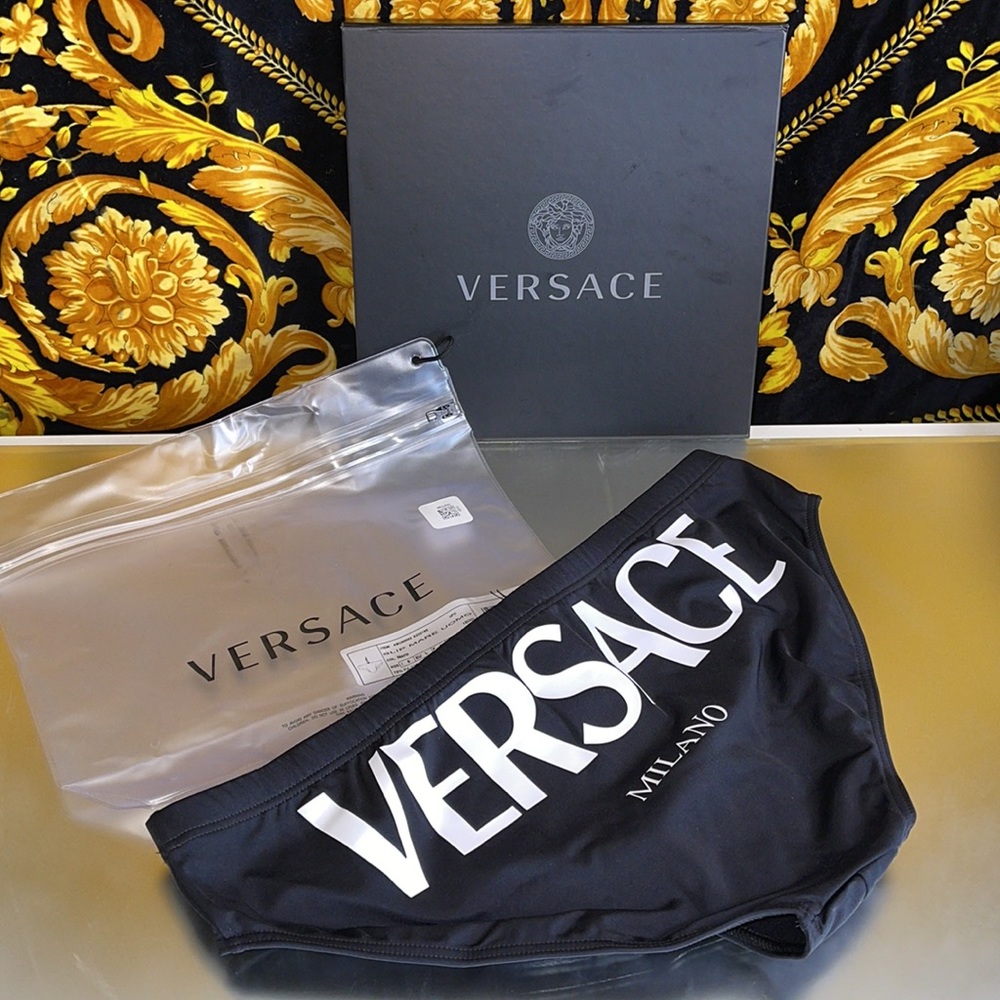 VERSACE MEN’S BIG VERSACE LOGO SWIMSUIT SIZE ITALY 5